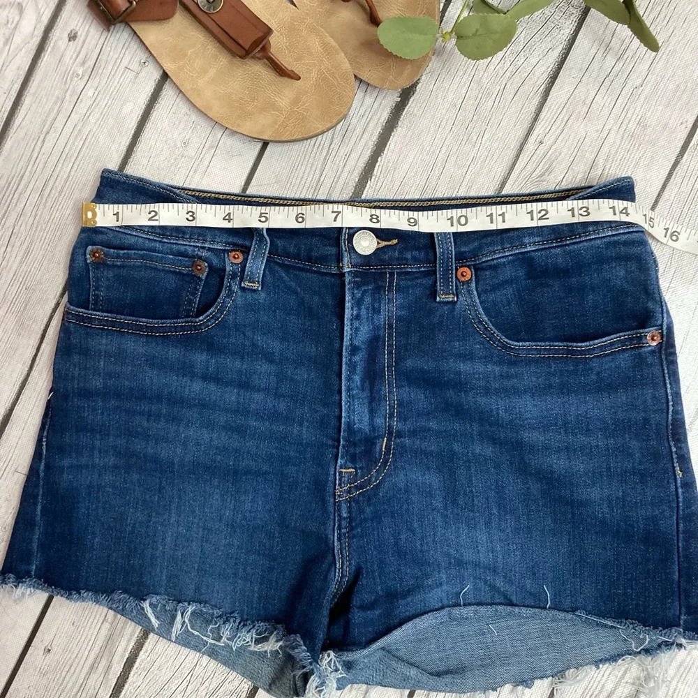 Levi’s High Rise  Shorts - Picture 4 of 8